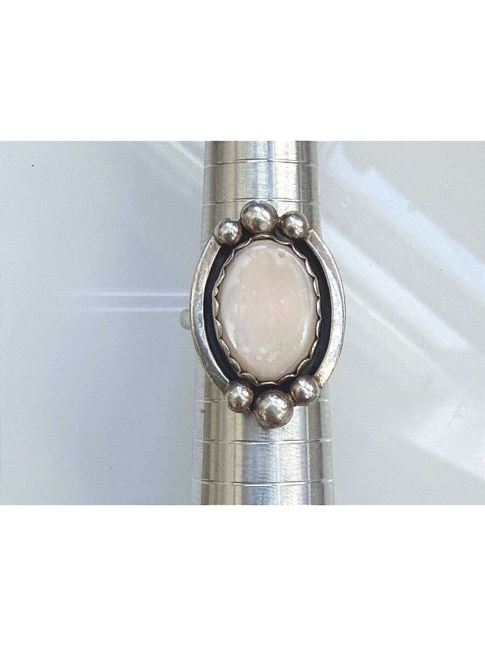 Vintage 80s D.R. Wilson Sterling Silver Mother of Pearl Ring - Picture 4 of 4